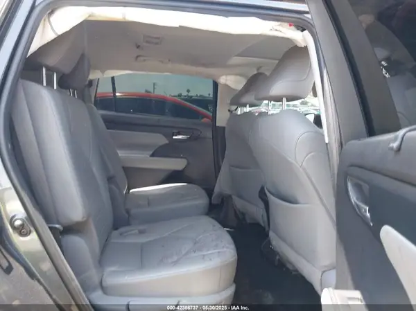 5TDHZRAH9LS015924 2020 TOYOTA HIGHLANDER - Image 8