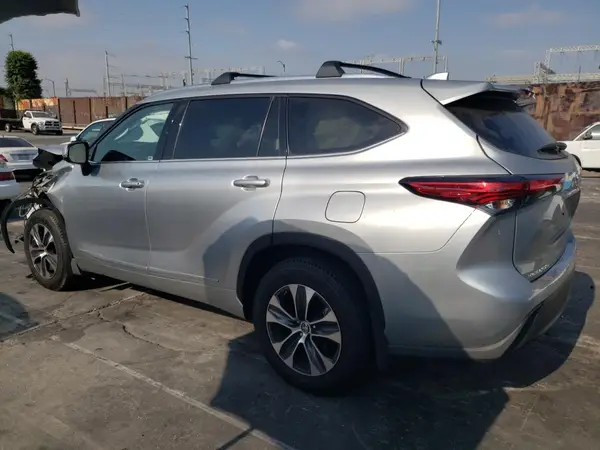 5TDHZRAH9MS065126 2021 TOYOTA HIGHLANDER - Image 2