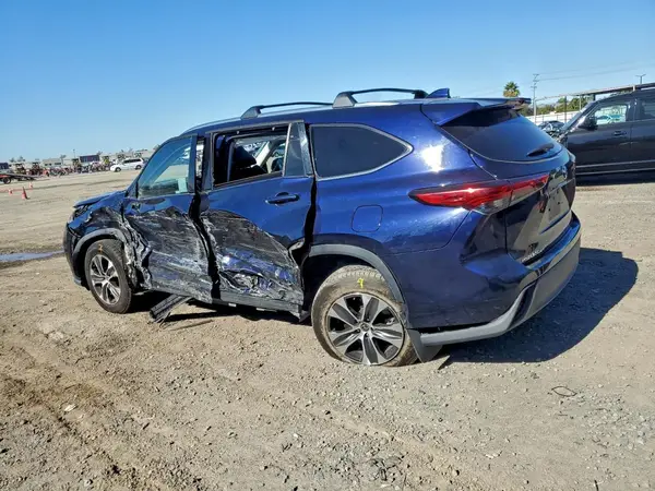 5TDHZRAH9MS067328 2021 TOYOTA HIGHLANDER - Image 2