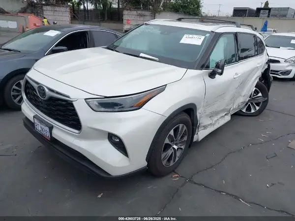 5TDHZRAH9MS515101 2021 TOYOTA HIGHLANDER - Image 2