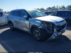 5TDHZRAH9NS133927 2022 TOYOTA HIGHLANDER