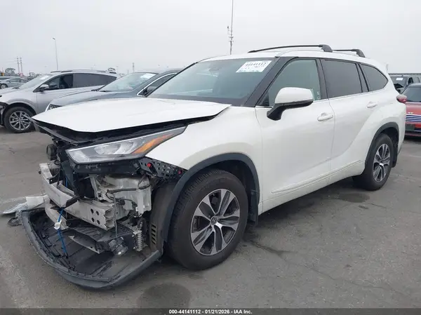 5TDHZRAHXLS510181 2020 TOYOTA HIGHLANDER - Image 2