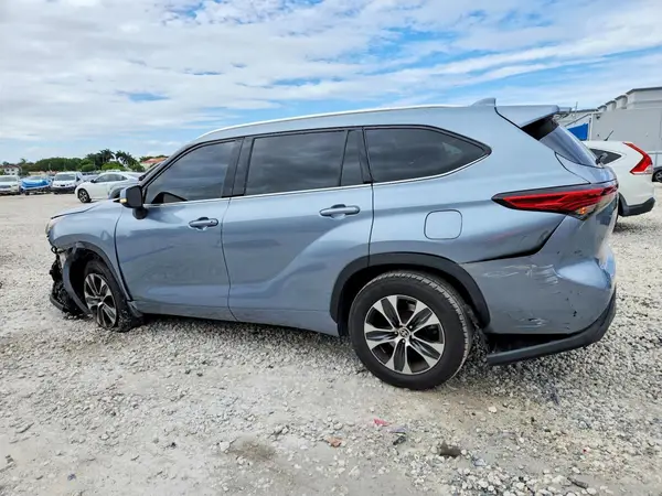 5TDHZRAHXMS056919 2021 TOYOTA HIGHLANDER - Image 2