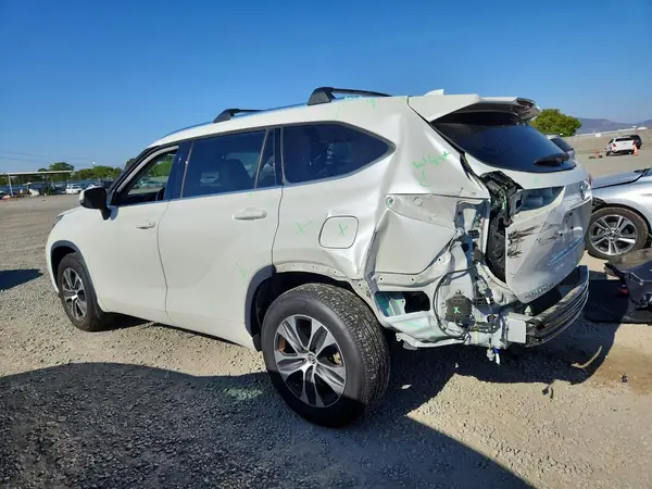 5TDHZRAHXMS528584 2021 TOYOTA HIGHLANDER - Image 2