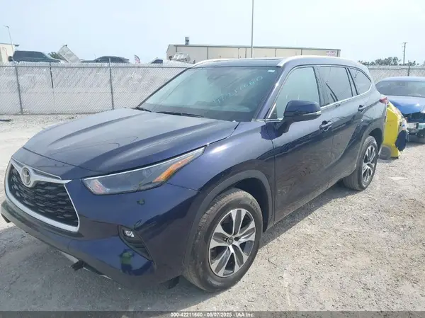 5TDHZRAHXNS091574 2022 TOYOTA HIGHLANDER - Image 2