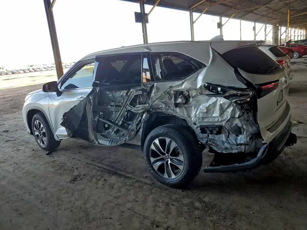 5TDHZRAHXNS091641 2022 TOYOTA HIGHLANDER - Image 2