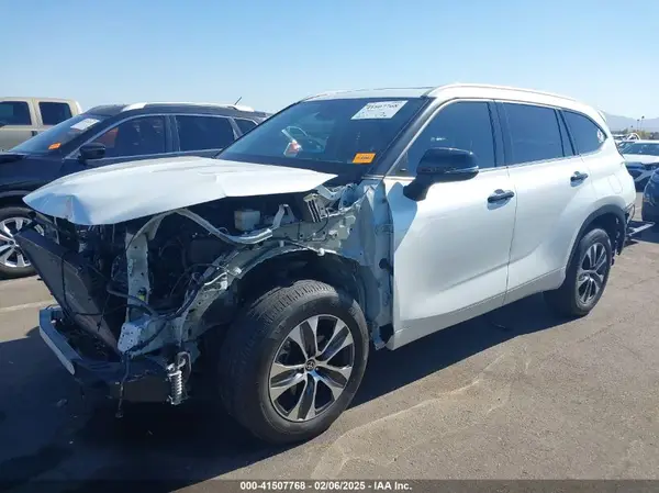 5TDHZRAHXNS124590 2022 TOYOTA HIGHLANDER - Image 2