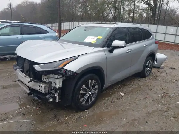 5TDHZRAHXNS125478 2022 TOYOTA HIGHLANDER - Image 2
