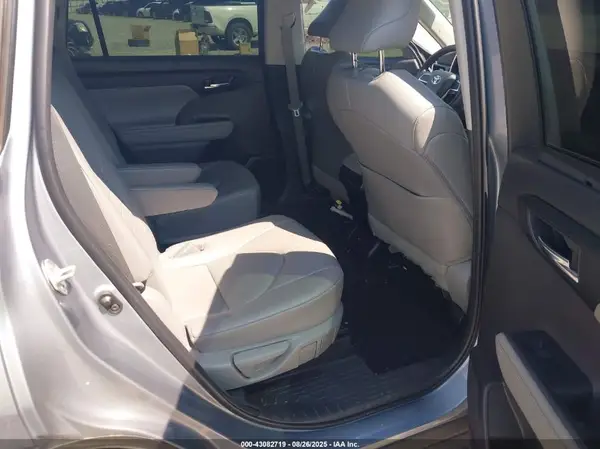 5TDHZRAHXNS142586 2022 TOYOTA HIGHLANDER - Image 8