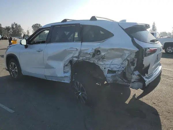 5TDHZRAHXNS547847 2022 TOYOTA HIGHLANDER - Image 2