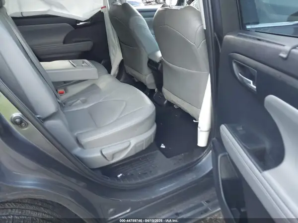 5TDHZRAHXNS550375 2022 TOYOTA HIGHLANDER - Image 8