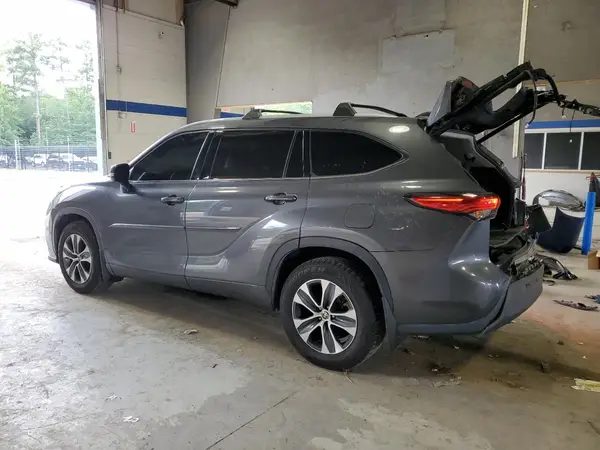 5TDHZRAHXNS558699 2022 TOYOTA HIGHLANDER - Image 2
