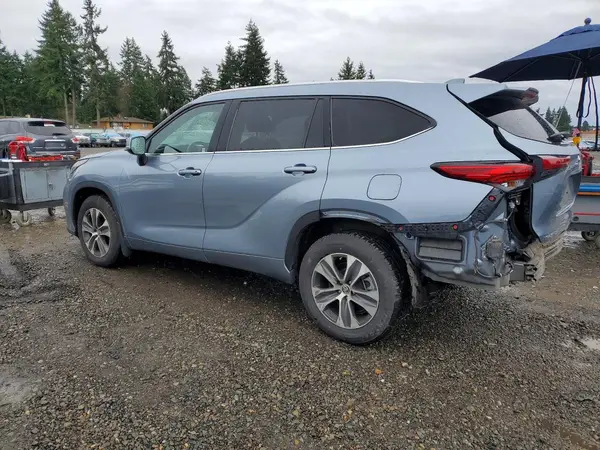 5TDHZRBH0LS005913 2020 TOYOTA HIGHLANDER - Image 2