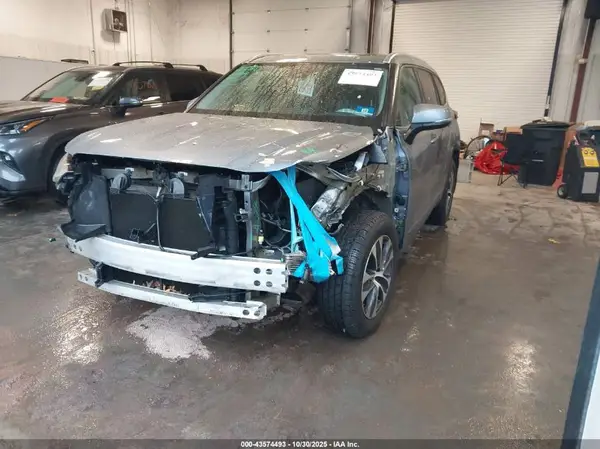 5TDHZRBH0MS057639 2021 TOYOTA HIGHLANDER - Image 2