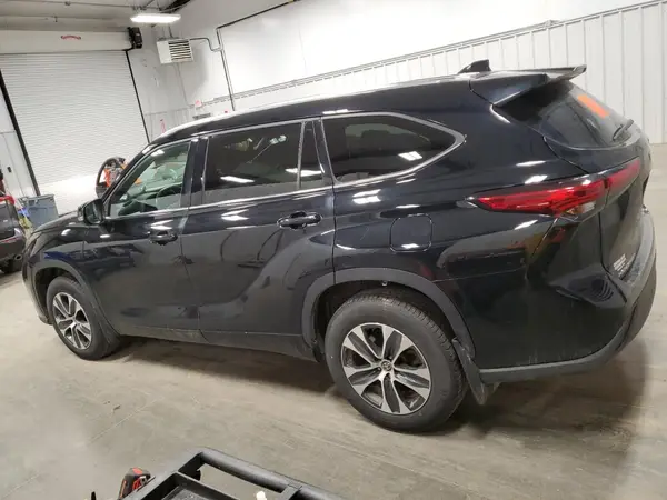 5TDHZRBH0MS063991 2021 TOYOTA HIGHLANDER - Image 2