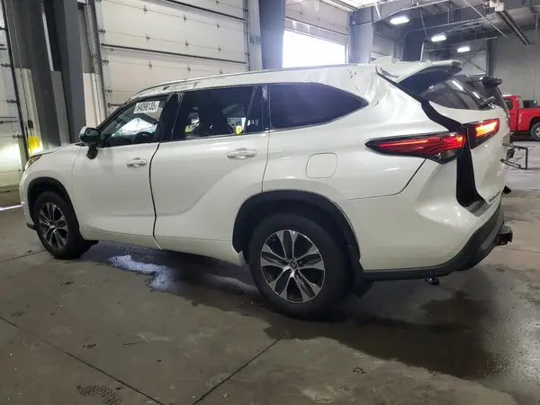 5TDHZRBH0MS083285 2021 TOYOTA HIGHLANDER - Image 2