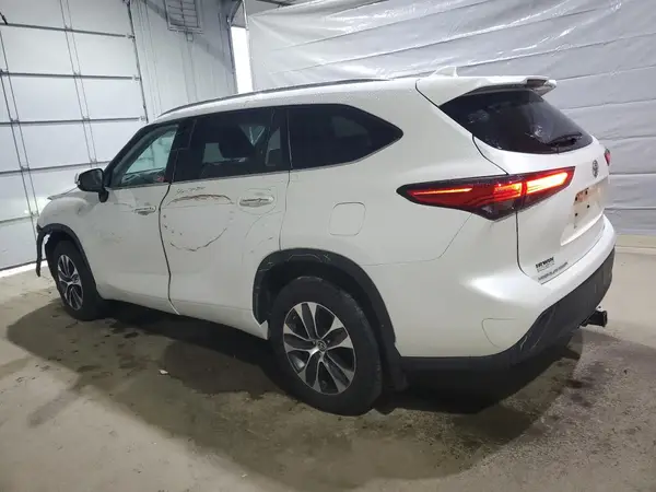 5TDHZRBH0MS140990 2021 TOYOTA HIGHLANDER - Image 2