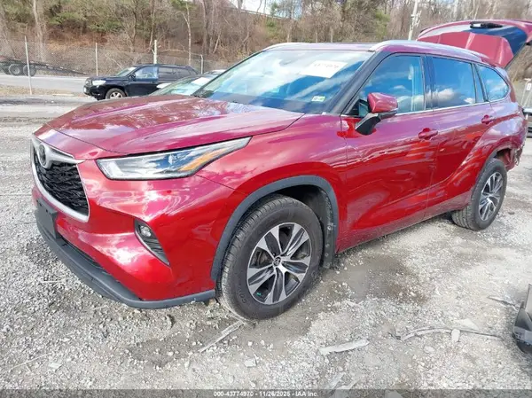 5TDHZRBH0MS536076 2021 TOYOTA HIGHLANDER - Image 2