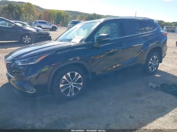 5TDHZRBH0MS539558 2021 TOYOTA HIGHLANDER - Image 2