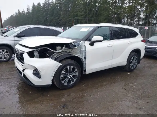 5TDHZRBH0MS546798 2021 TOYOTA HIGHLANDER - Image 2