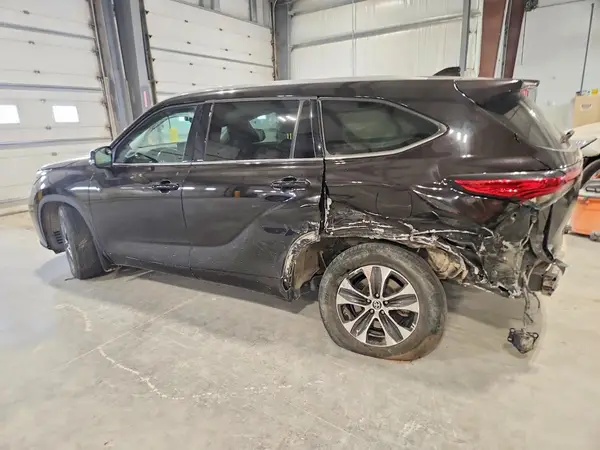 5TDHZRBH0NS173294 2022 TOYOTA HIGHLANDER - Image 2
