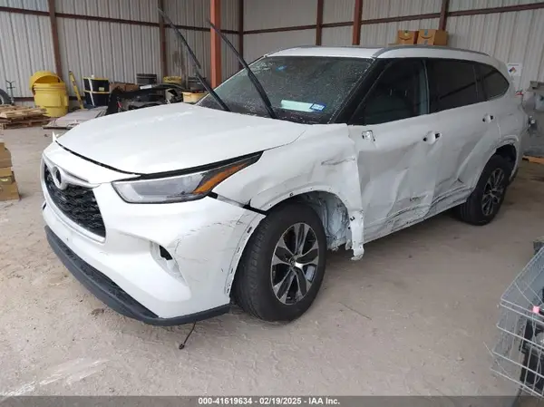 5TDHZRBH0NS178270 2022 TOYOTA HIGHLANDER - Image 2