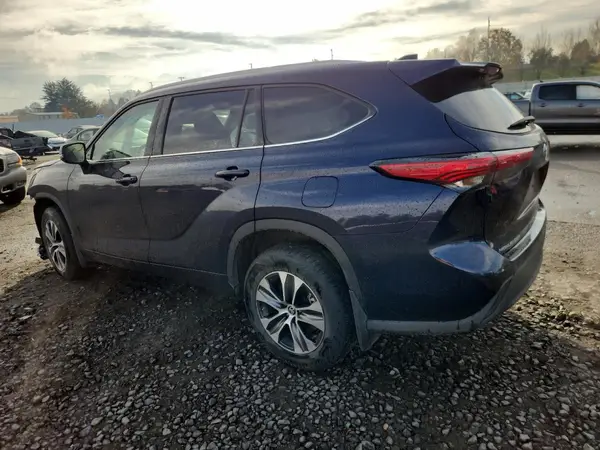 5TDHZRBH0NS221960 2022 TOYOTA HIGHLANDER - Image 2
