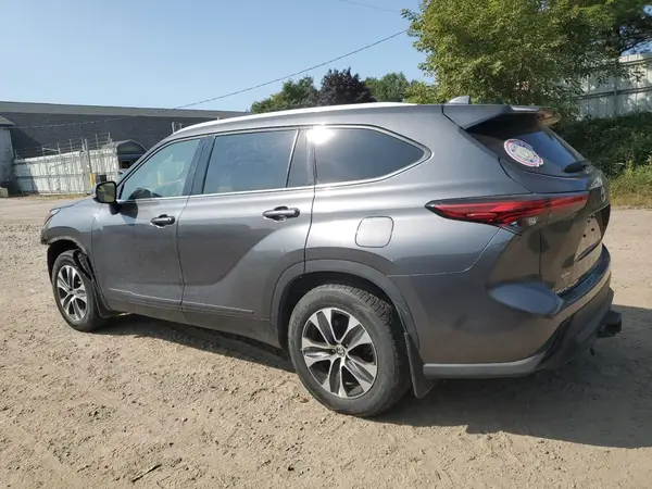 5TDHZRBH0NS227886 2022 TOYOTA HIGHLANDER - Image 2