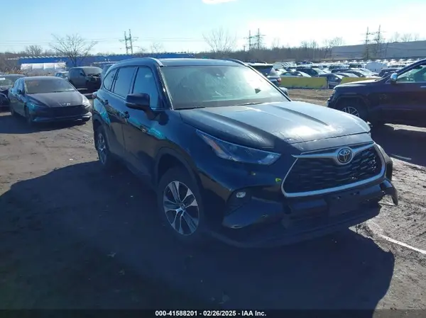 5TDHZRBH0NS242484 2022 TOYOTA HIGHLANDER - Image 1