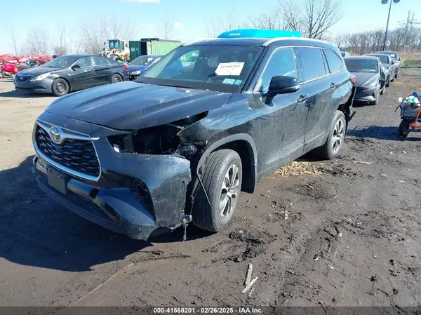 5TDHZRBH0NS242484 2022 TOYOTA HIGHLANDER - Image 2