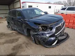 5TDHZRBH0NS568639 2022 TOYOTA HIGHLANDER