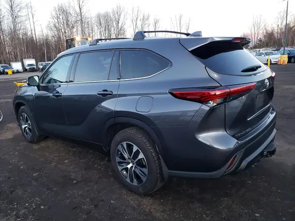5TDHZRBH0NS574179 2022 TOYOTA HIGHLANDER - Image 2