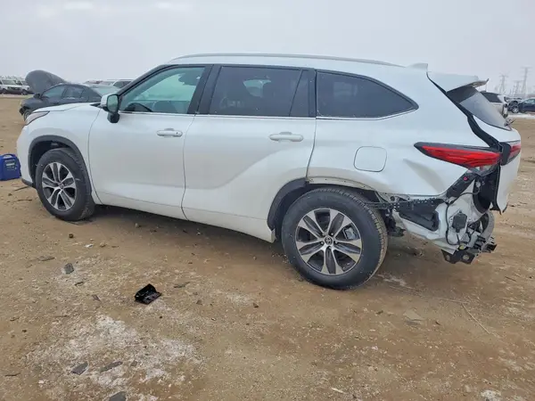 5TDHZRBH0NS582637 2022 TOYOTA HIGHLANDER - Image 2