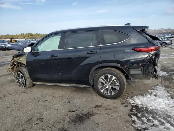 5TDHZRBH0NS583349 2022 TOYOTA HIGHLANDER - Image 2