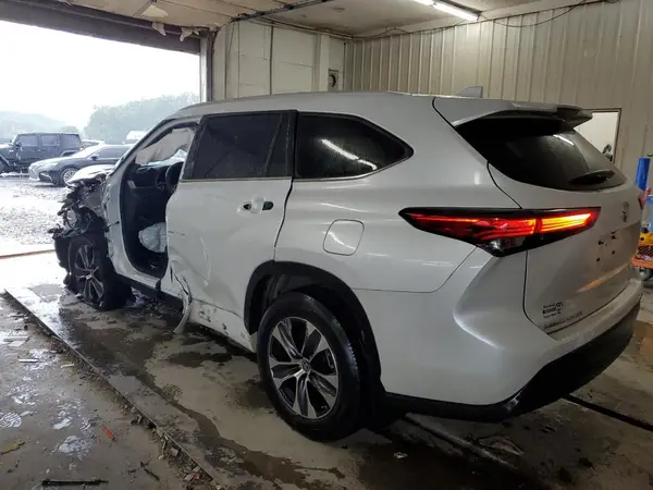 5TDHZRBH0NS591497 2022 TOYOTA HIGHLANDER - Image 2