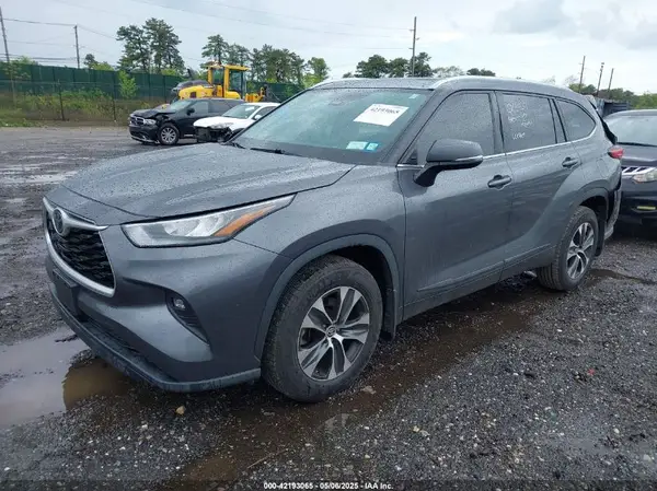 5TDHZRBH1LS024941 2020 TOYOTA HIGHLANDER - Image 2