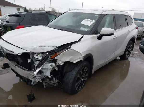 5TDHZRBH1LS025622 2020 TOYOTA HIGHLANDER - Image 2