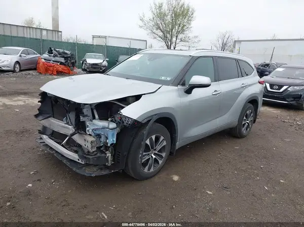 5TDHZRBH1LS505014 2020 TOYOTA HIGHLANDER - Image 2