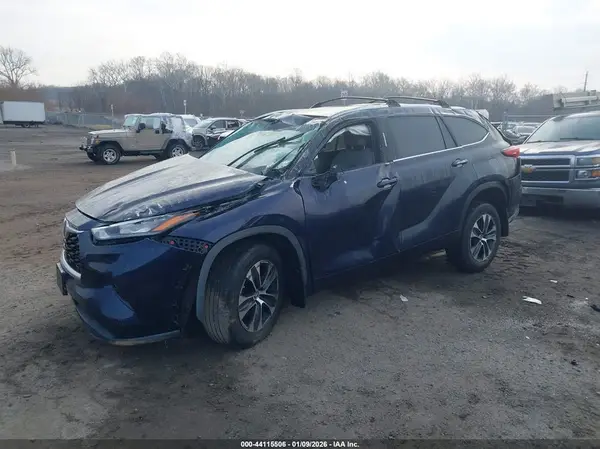 5TDHZRBH1LS506776 2020 TOYOTA HIGHLANDER - Image 2