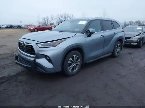 5TDHZRBH1MS088723 2021 TOYOTA HIGHLANDER - Image 2