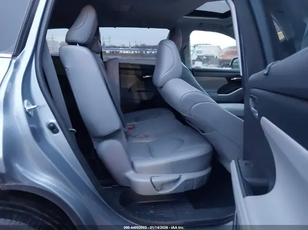 5TDHZRBH1MS088723 2021 TOYOTA HIGHLANDER - Image 8