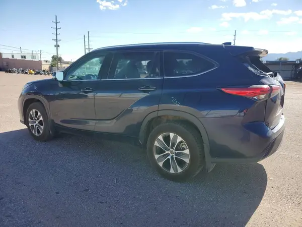 5TDHZRBH1MS092545 2021 TOYOTA HIGHLANDER - Image 2