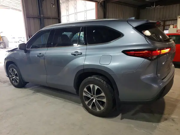 5TDHZRBH1MS096529 2021 TOYOTA HIGHLANDER - Image 2