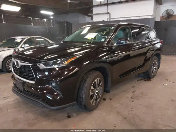 5TDHZRBH1MS106203 2021 TOYOTA HIGHLANDER - Image 2