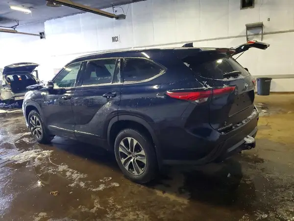 5TDHZRBH1MS155630 2021 TOYOTA HIGHLANDER - Image 2