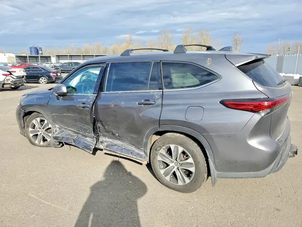 5TDHZRBH1MS158513 2021 TOYOTA HIGHLANDER - Image 2