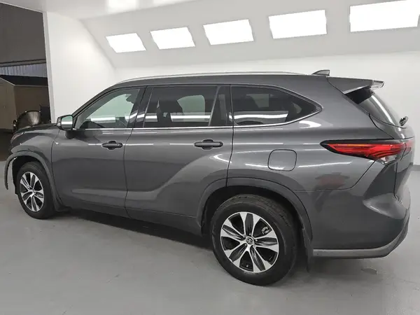 5TDHZRBH1MS527323 2021 TOYOTA HIGHLANDER - Image 2