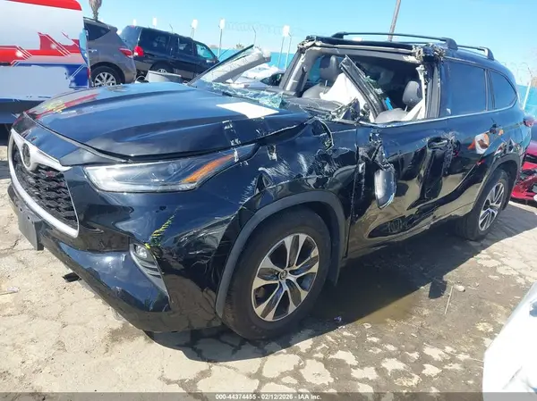 5TDHZRBH1MS535356 2021 TOYOTA HIGHLANDER - Image 2