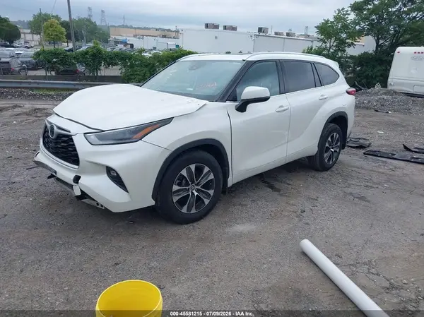 5TDHZRBH1MS535700 2021 TOYOTA HIGHLANDER - Image 2