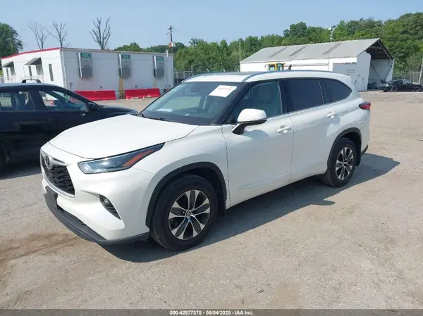 5TDHZRBH1MS538161 2021 TOYOTA HIGHLANDER - Image 2